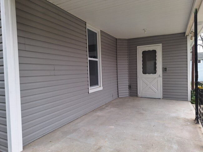 Building Photo - 202 W Chestnut St