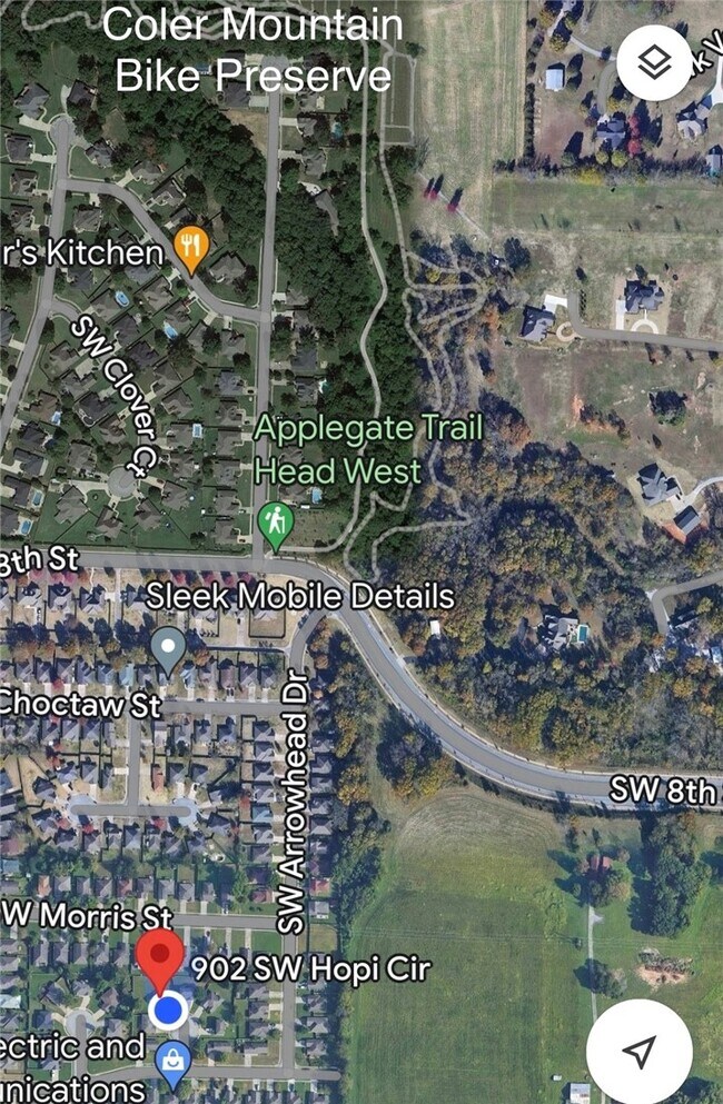 Building Photo - 902 SW Hopi Cir