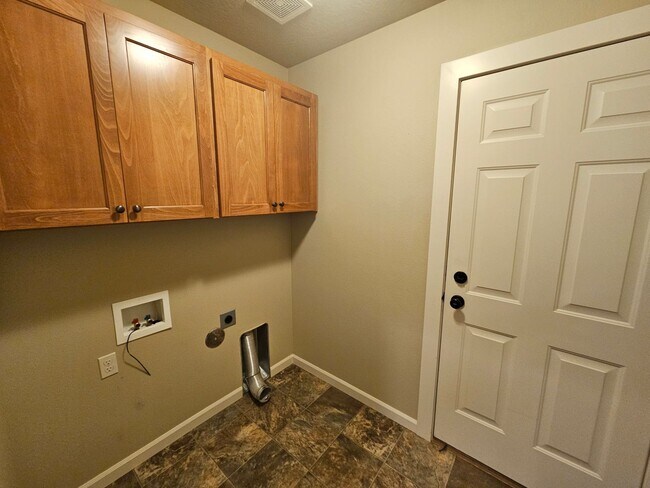 Building Photo - Beautiful Updated Home