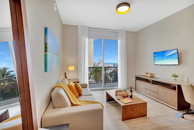 Building Photo - 777 N Ocean Dr