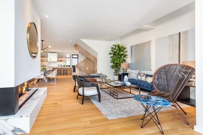 Building Photo - 17 Guy Pl