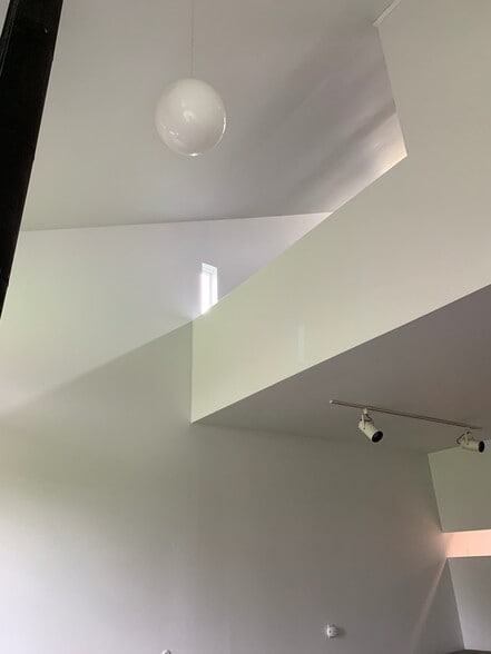 Building Photo - 1051 Danby Rd