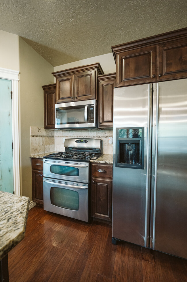 Kitchen. - 2778 S Blackspur Way