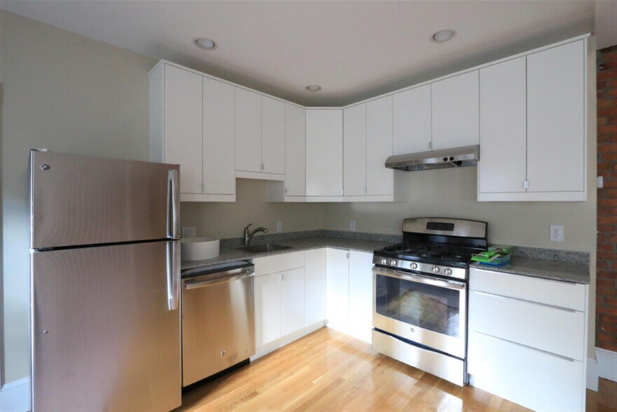 Primary Photo - 16 Chandler St