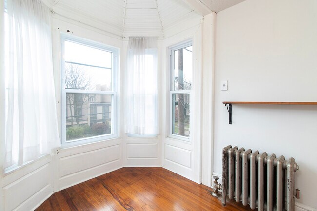 Building Photo - 6 Hughes Pl