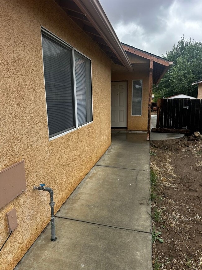 Building Photo - Newer Shandon Home