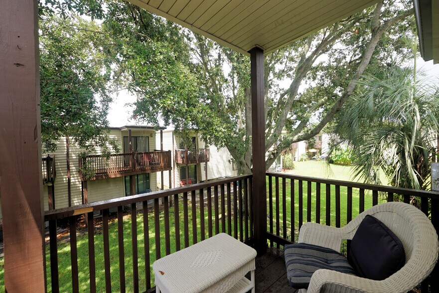Building Photo - 308 Miracle Strip Pky SW