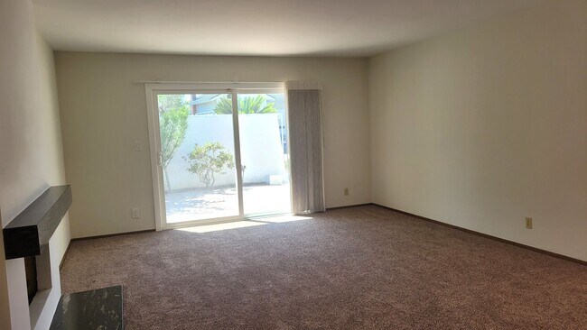 Building Photo - Beautifull 4 Bed 2 Bath In UTC Area