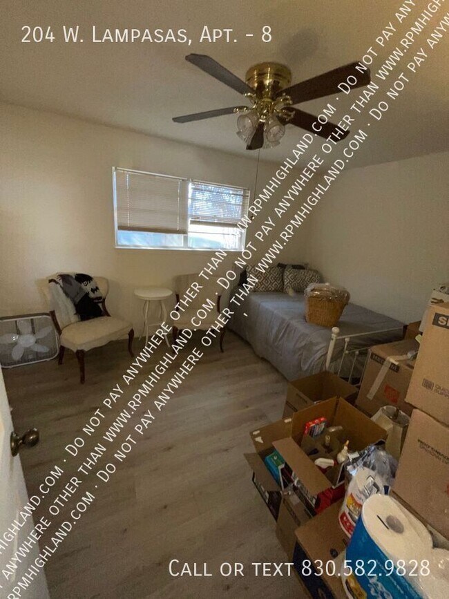 Building Photo - 204 W. Lampasas, Apt.-8