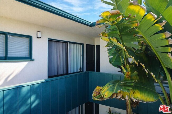 Building Photo - 2041 Euclid St