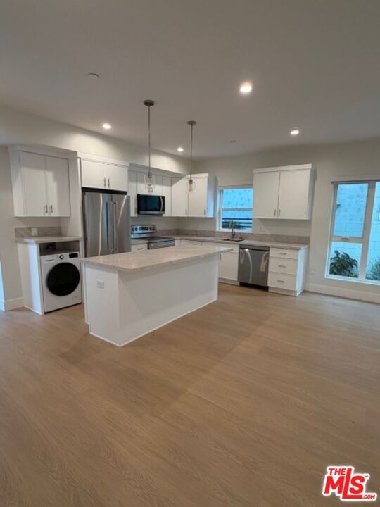 Building Photo - 5191 1/2-5191 1/2 Lindley Ave