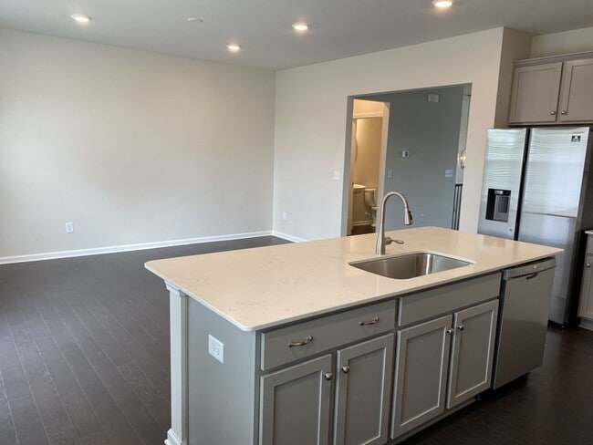 Building Photo - Coming Soon!!!  Townhome in Ardrey North