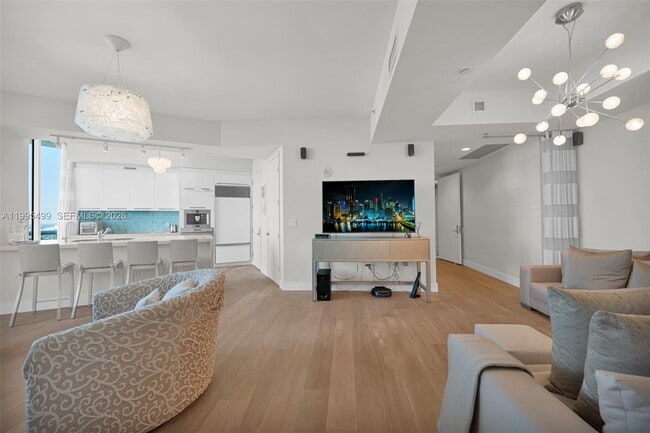 Building Photo - 15901 Collins Ave