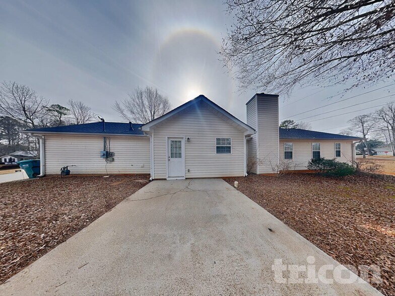 Building Photo - 207 Crystal Ct