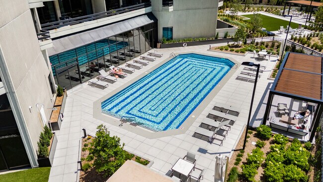 Building Photo - 2660 Peachtree Rd NW