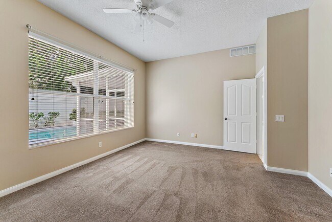 Building Photo - 188 S Hampton Dr