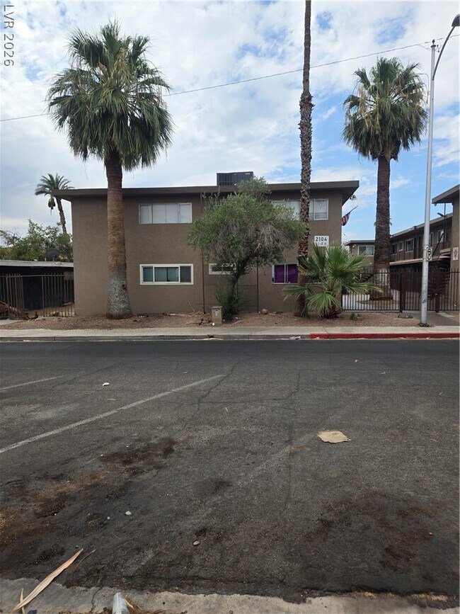 Building Photo - 2104 Sunrise Ave