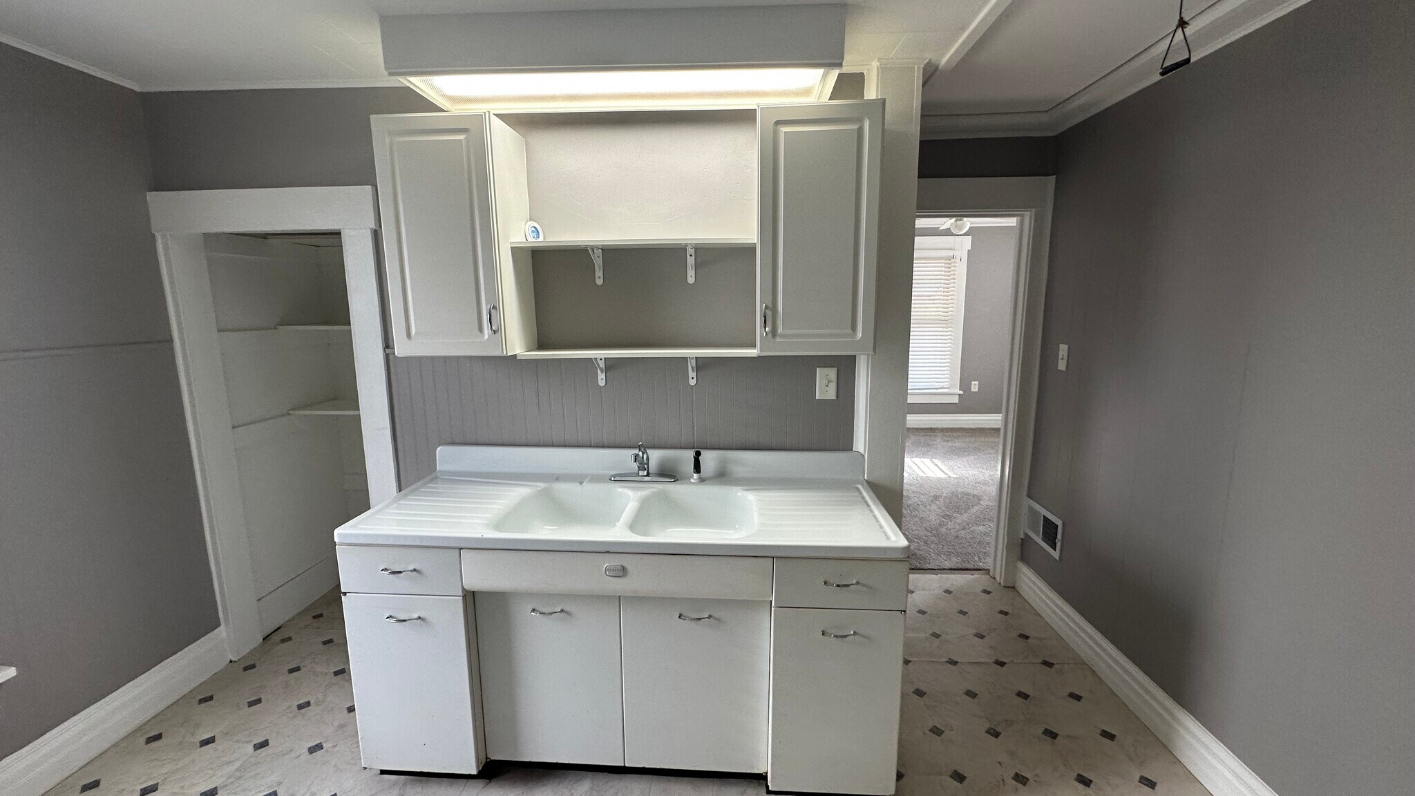 Kitchen Sink - 610 Charles St