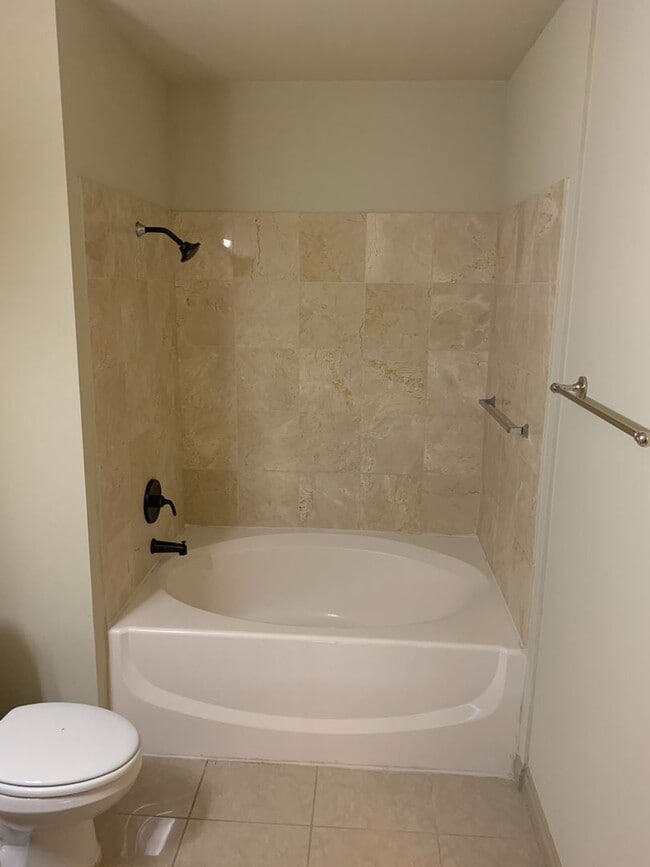 Building Photo - Beautiful 2 Bed + 2 Bath Long Beach Condo ...