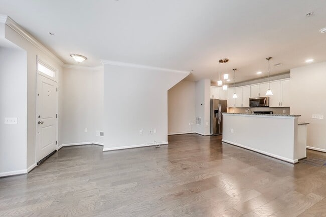 Building Photo - Elegant 3 bedroom, 2.5 bath townhome in Crown Farm