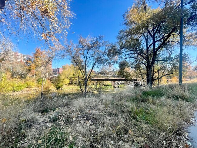 Building Photo - 3100 E Cherry Creek South Dr