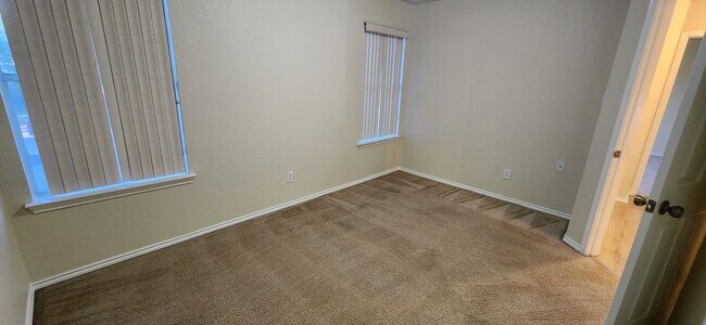 Building Photo - Heritage Park Community-3Bedroom, 2.5 Bathroom-