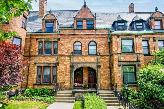 Building Photo - One and a half bedroom in Brookline