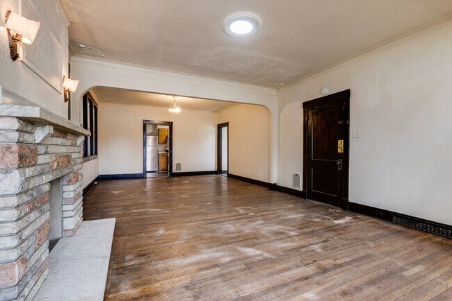 Building Photo - 609 E Warrington Ave