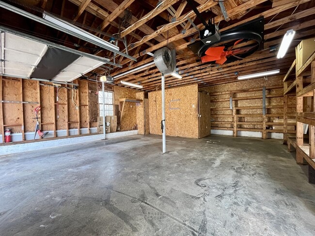 Building Photo - 3633 Densmore Dr