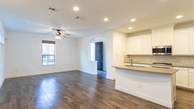 Building Photo - 7209 Huckleberry Dr