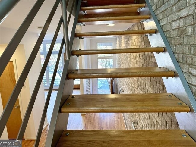 Building Photo - 1327 Peachtree View NE