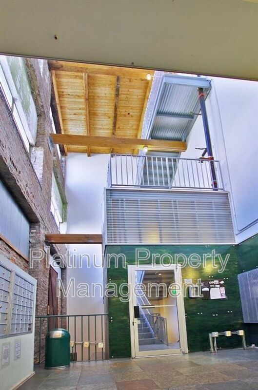 Building Photo - 326 Nelson St SW