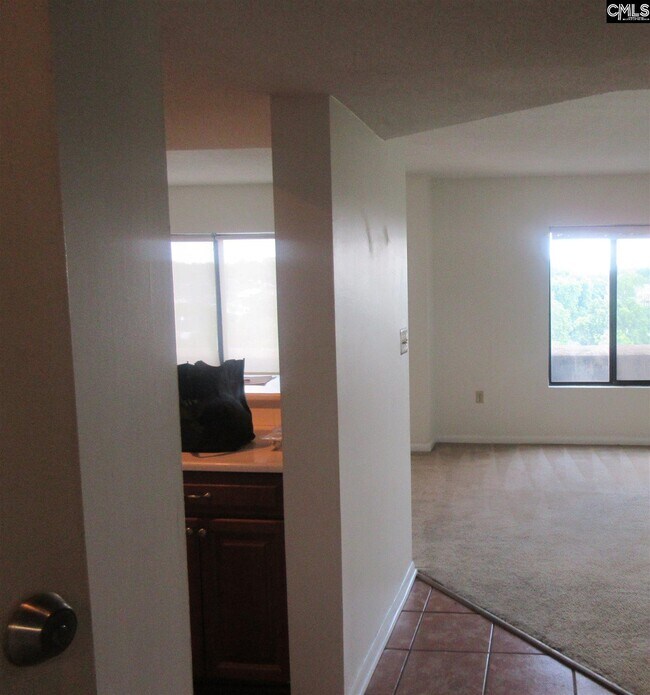 Building Photo - 1600 Park Cir