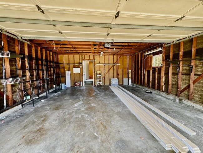 Building Photo - 819 Widget Dr