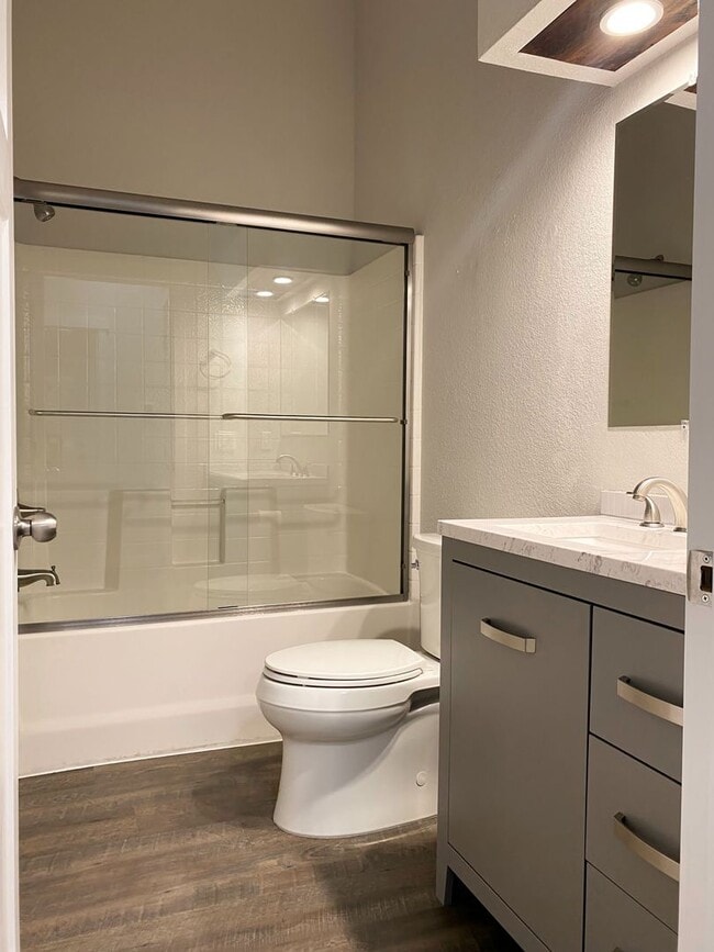 Building Photo - Beautifully Remodeled in Cascade Locks