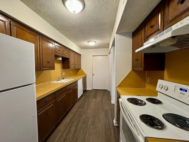 Building Photo - Townhome