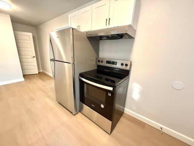 Building Photo - 428 Roanoke St E