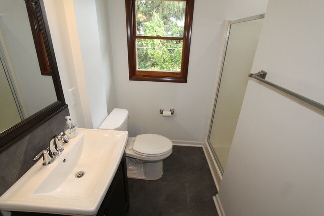 Building Photo - 4 bedroom farmhouse