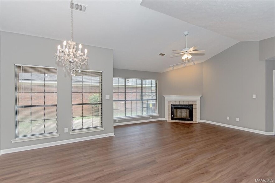 Building Photo - 189 S Burbank Dr