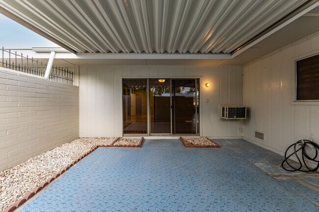 Building Photo - Updated condo in Sun City!