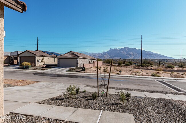 Building Photo - 9253 N Agave Gold Rd