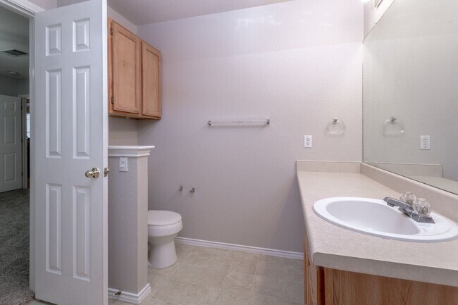 Building Photo - Cozy 3/BR 2/BA One-Level Home with Covered...