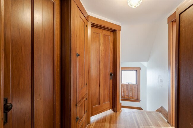 Building Photo - 176 Merwin Ave