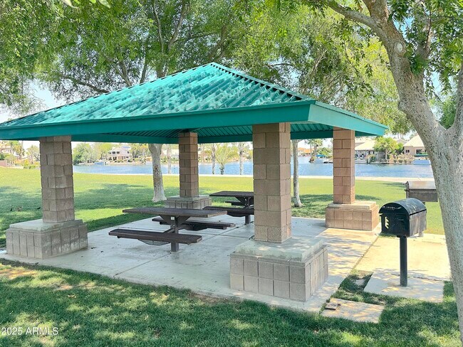 Building Photo - 758 S Lagoon Dr