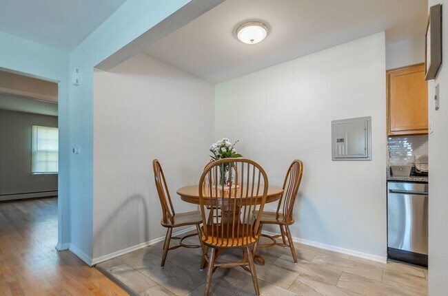 Building Photo - 158 Walton St