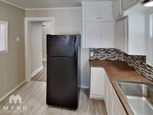 Building Photo - 4421 Cherry