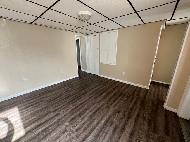 Building Photo - 642 W Market St