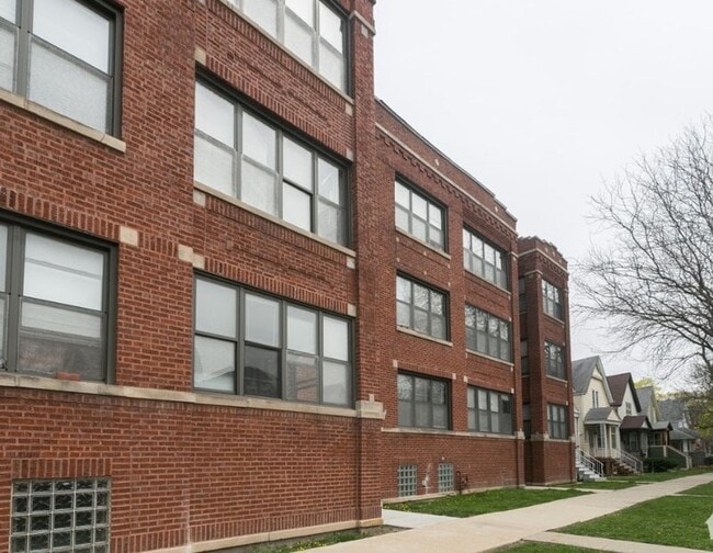 Building Photo - 3825 N Drake Ave