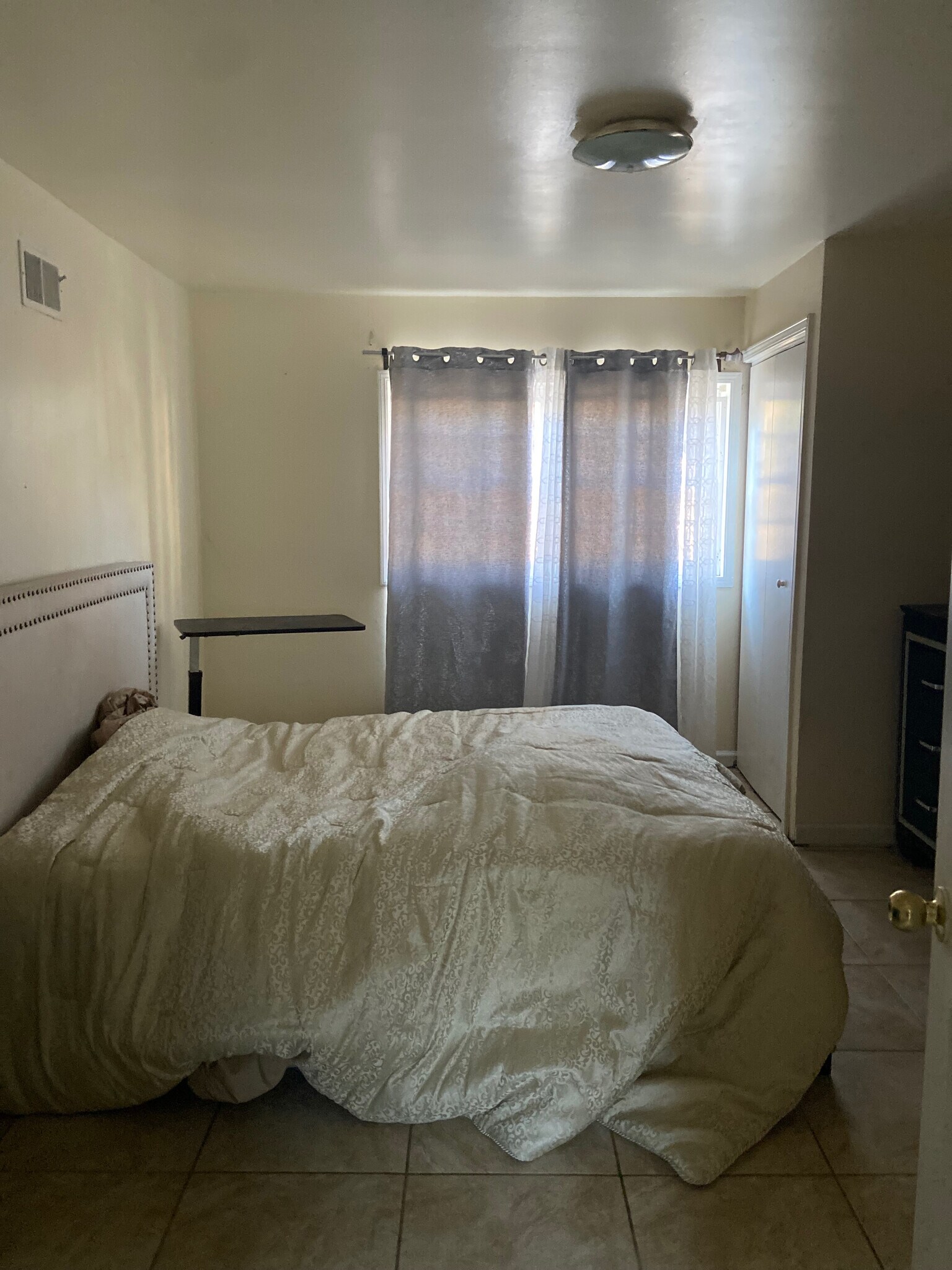 Building Photo - Room in Duplex on Valley Brook Dr