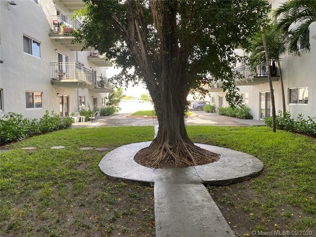 Building Photo - 13285 NE 6th Ave